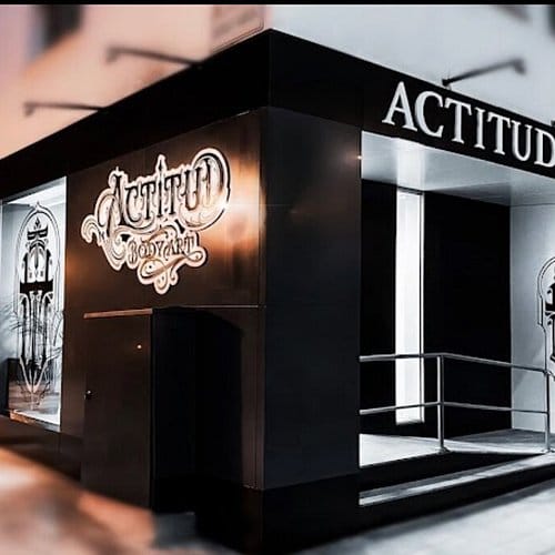 Estudio de tatuajes Actitud Tattoo – Limpieza profesional de escaparates y cristales